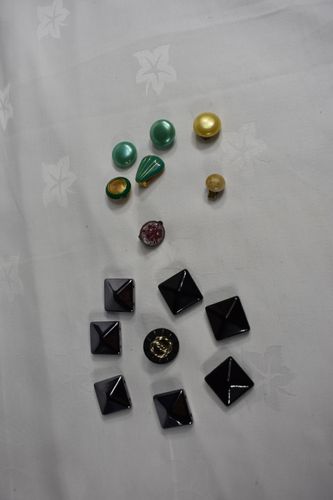 Lot disparate de 7 mono boucles clips " vintage " et 7 lments de bijouterie fantaisie - Label Emmaus - Modalova