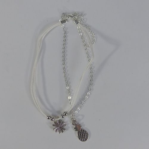 Bracelet avec pendentifs- tat neuf - Label Emmaus - Modalova