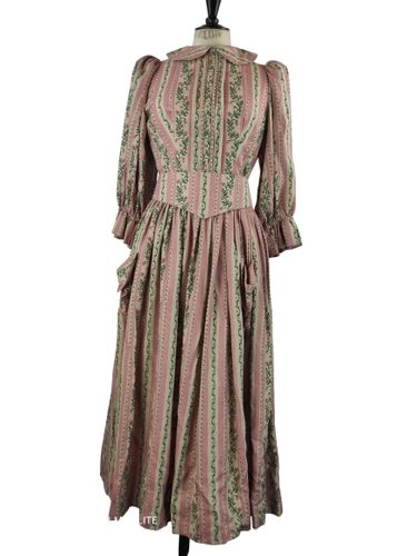 ROBE LONGUE FOLKLORIQUE VINTAGE AUTRICHIENNE-SCHWAIGER HANDICRAFT TAILLE 38 (FR) - Label Emmaus - Modalova