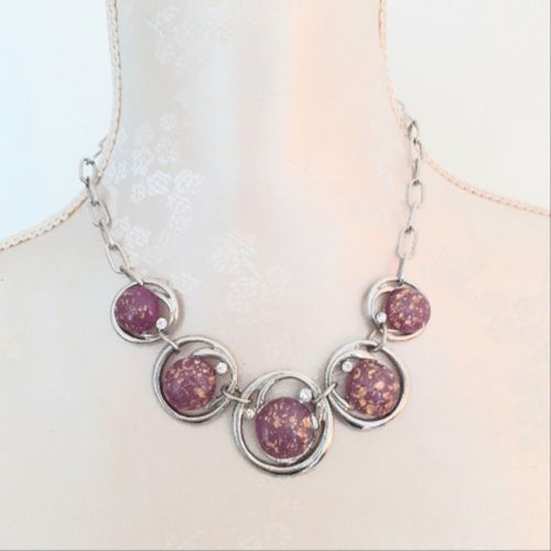 Collier tour du cou aux perles violettes - Label Emmaus - Modalova