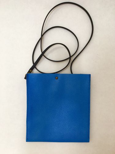 Pochette GM grain couleur azur - jeu de matires - Modalova