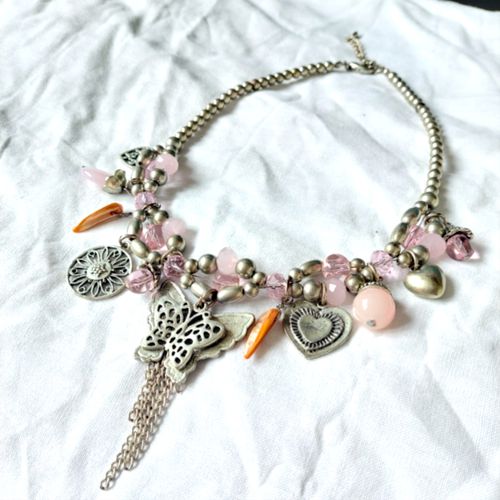 Collier avec pleins de pendentifs - Charms - gris sidral - mtal - perles acrylique - rose - Label Emmaus - Modalova