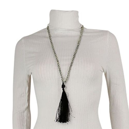 Collier pendentif avec des petites perles et un pompon - Label Emmaus - Modalova