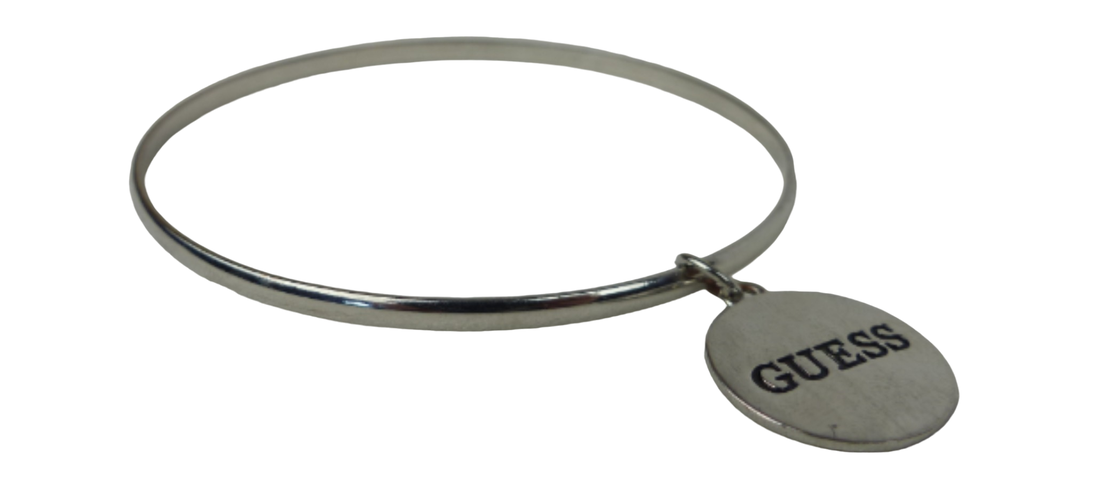 Bracelet en acier poli avec plaque logo ronde - guess - Modalova