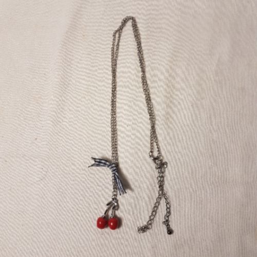 Collier aux cerises et nud vichy - Label Emmaus - Modalova