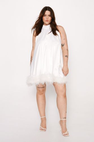 Grande Taille - Dressing Gown Patineuse Satinée À Plumes - - 52 - Nasty Gal - Modalova