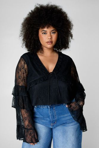 Plus Lace Ruffle Tie Front Fluted Sleeve Top - 50 - Nasty Gal - Modalova