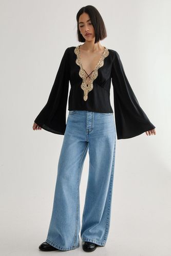 Satin Cutwork Lace Floaty Sleeve Top - 40 - Nasty Gal - Modalova