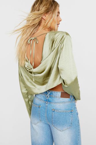 Cowl Back Textured Satin Long Sleeve Crop Top - - 38 - Nasty Gal - Modalova