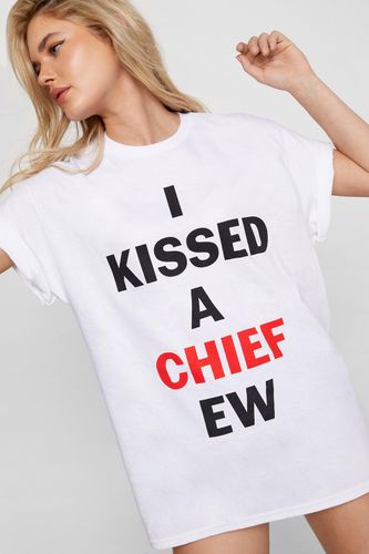 I Kissed A Chief Graphic T-Shirt - S - Nasty Gal - Modalova