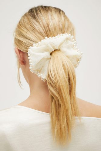 Embellished Pearl Scrunchie - - One Size - Nasty Gal - Modalova