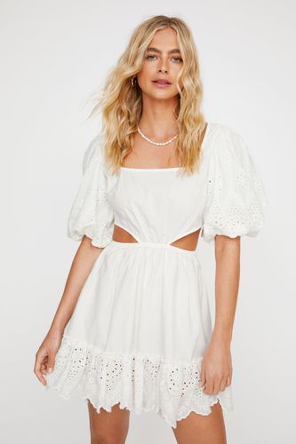 Broderie Border Cut Out Skater Dress - 32 - Nasty Gal - Modalova