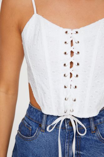 Broderie Lace Up Bow Back Corset Top - 34 - Nasty Gal - Modalova