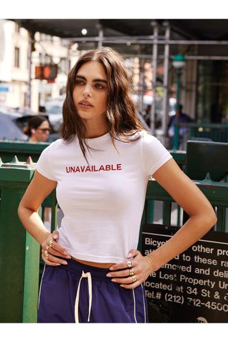 Unavailable Graphic Baby T-Shirt - S - Nasty Gal - Modalova