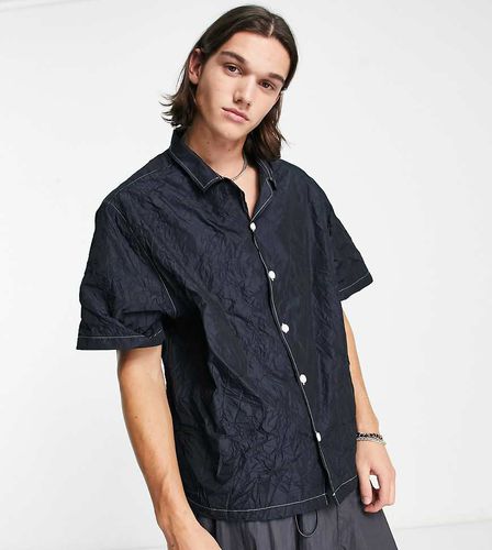 Chemise style skateur en satin froissé avec coutures contrastantes - Collusion - Modalova