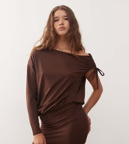 Robe courte asymtrique fronce - Marron chocolat - Collusion - Modalova