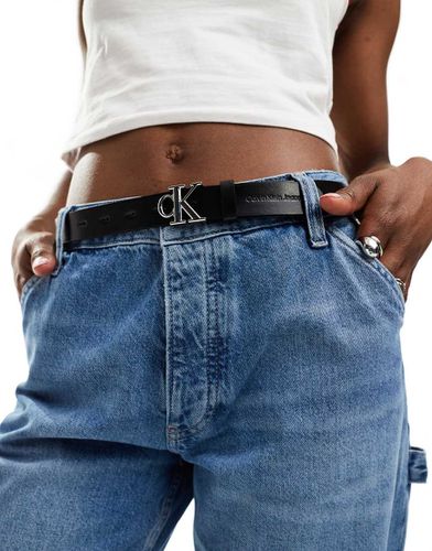 Ceinture 25 mm en cuir à logo - Calvin Klein Jeans - Modalova