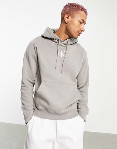 Essential - Sweat à capuche avec logo emblématique - Taupe - Calvin Klein Jeans - Modalova