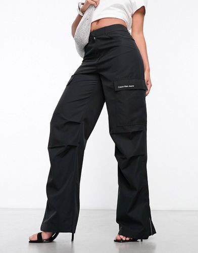 Pantalon cargo ample zippé - Calvin Klein Jeans - Modalova