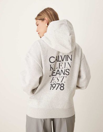 Sweat à capuche décontracté avec imprimé dans le dos - Calvin Klein Jeans - Modalova