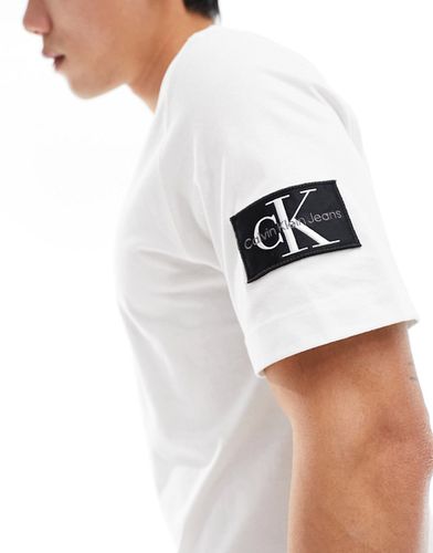 T-shirt classique à écusson - Calvin Klein Jeans - Modalova