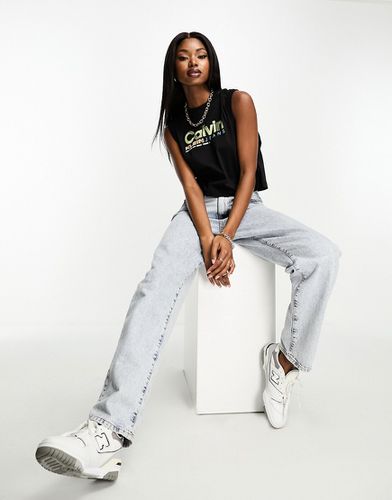 T-shirt sans manches imprimé à l'avant - Calvin Klein - Modalova