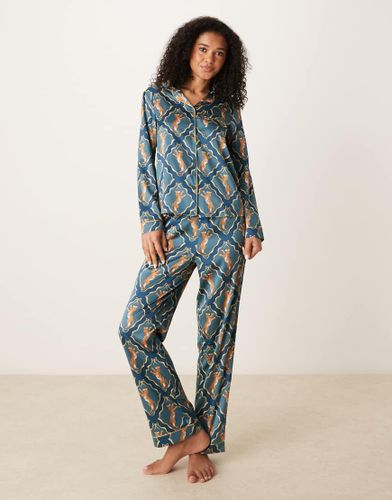 Pyjama en satin avec chemise  col  revers et manches longues - Imprim tigre dansant - Chelsea Peers - Modalova