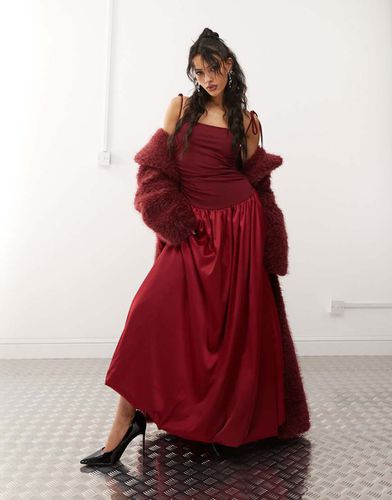 Alexa - Robe longue en satin - Bordeaux - Amy Lynn - Modalova