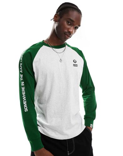 AApe By A Bathing Ape - T-shirt à manches longues raglan - Gris et vert - Aape By A Bathing Ape® - Modalova