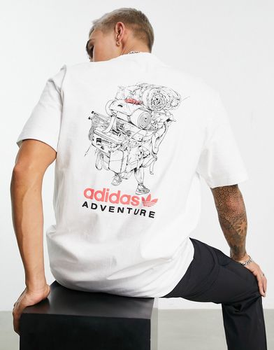 Adventure - T-shirt à imprimé sac à dos au dos - Adidas Originals - Modalova