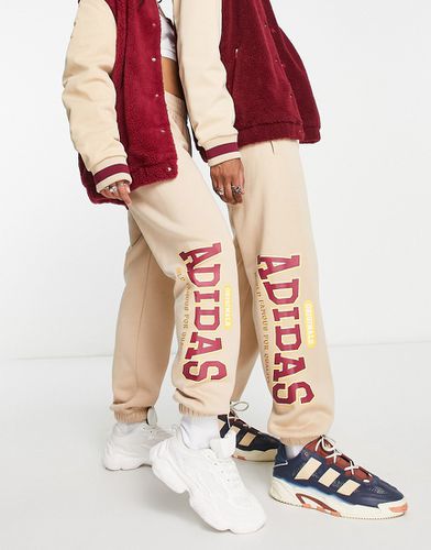 Preppy Varsity - Pantalon de jogging oversize unisexe à grand logo - Beige - Adidas Originals - Modalova