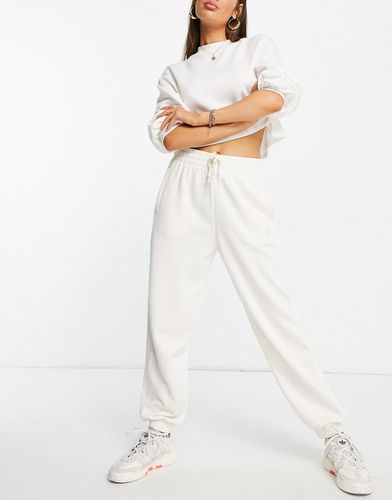 Adidas - Sportswear Essential - Pantalon de jogging oversize - Crème - adidas performance - Modalova