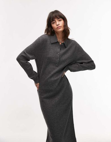 Robe longueur mollet en maille de laine avec col polo à large patte de boutonnage - foncé - Arket - Modalova