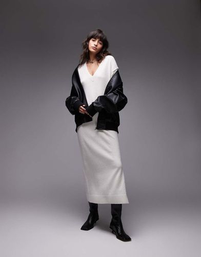 Robe longueur mollet oversize en maille fendue sur le côté - cassé - Arket - Modalova