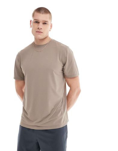 Icon - T-shirt de sport en tissu à séchage rapide - taupe - Asos 4505 - Modalova