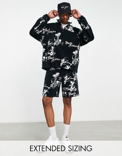 ASOS - Dark Future - Short décontracté en polaire avec imprimé logo graphique sur l'ensemble - Asos Design - Modalova