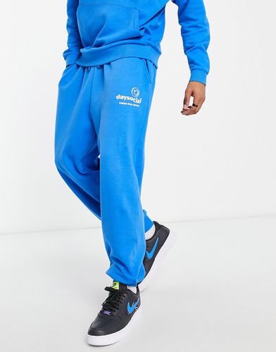 ASOS - Daysocial - Pantalon de jogging oversize d'ensemble à logo imprimé - vif - Asos Design - Modalova