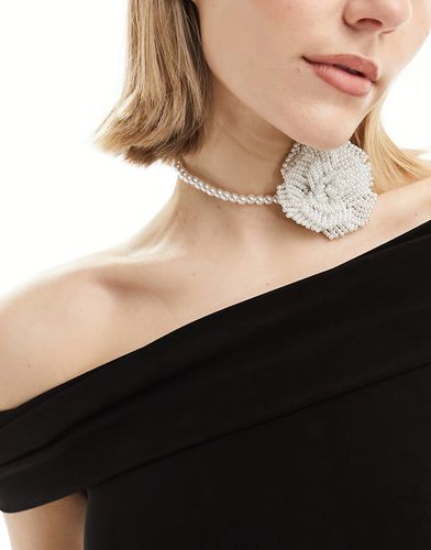 Collier tour de cou avec détail grosse fleur en perles fantaisies - Asos Design - Modalova