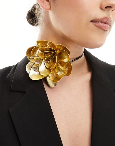 Collier ras de cou avec fleur métallisée - Asos Design - Modalova