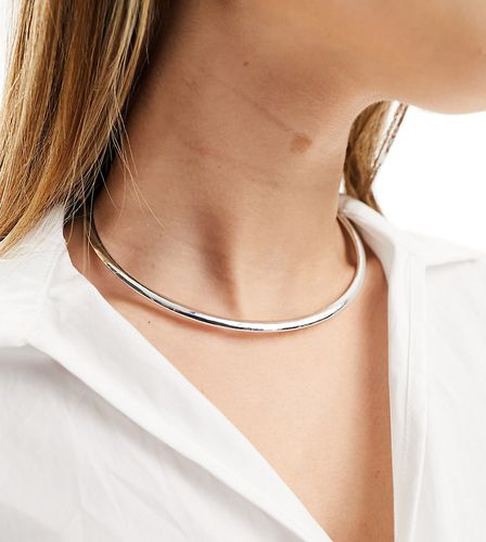 Collier ras de cou torque épuré en plaqué argent - Asos Design - Modalova