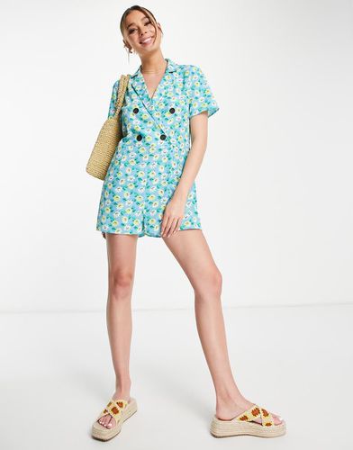 ASOS DESIGN - Combishort smocké en crêpe à double boutonnage - Bleu à motif pâquerettes - Asos Petite - Modalova