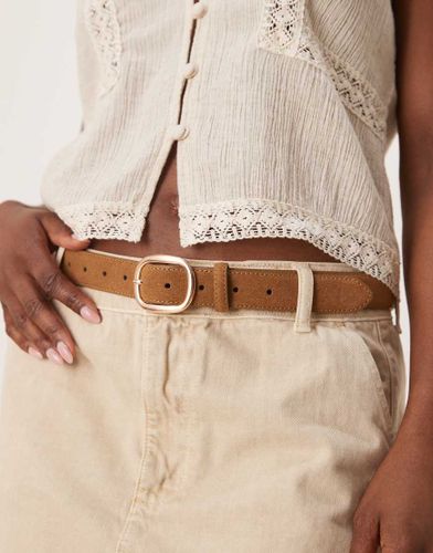 Ceinture de jean pour taille et hanches en imitation daim avec boucle carre - Fauve - Asos Design - Modalova