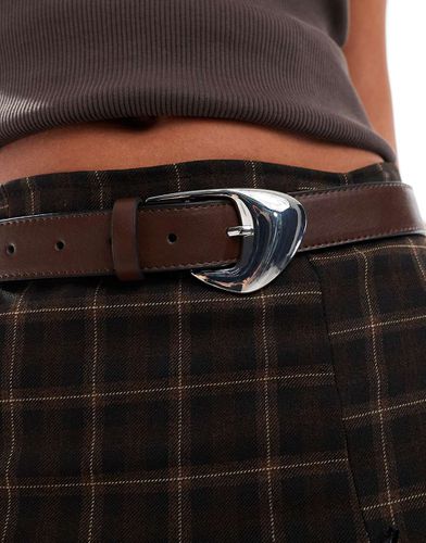 Ceinture taille ou hanche pour jean avec boucle angulaire - Chocolat - Asos Design - Modalova