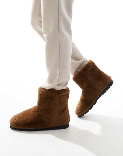 Chaussons style bottines en fausse fourrure - Asos Design - Modalova