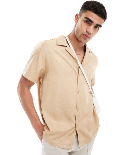 Chemise décontractée en jacquard avec col à revers et manches courtes - Beige feuillu - Asos Design - Modalova