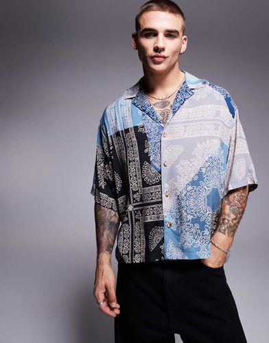 Chemise oversize décontractée coupe carrée avec col à revers profonds et imprimé bandana effet coupé-cousu - Asos Design - Modalova