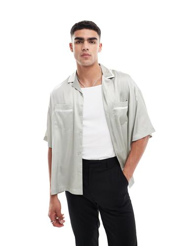 Chemise oversize en satin à liserés - sauge - Asos Design - Modalova