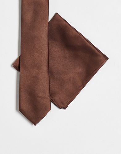 Cravate fine et carré de poche satinés - Marron - Asos Design - Modalova