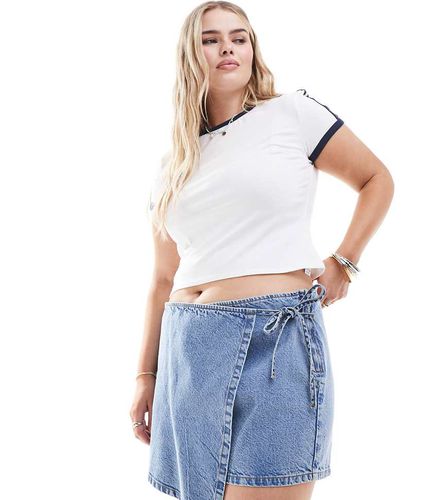 ASOS DESIGN Curve - Jupe-short en jean - moyen délavé - Asos Curve - Modalova