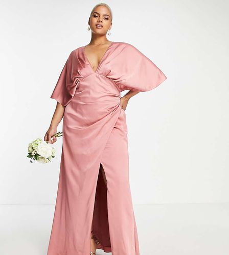 ASOS DESIGN Curve - L'invitée - Robe longue en satin avec manches kimono et jupe drapée - Vieux - Asos Curve - Modalova